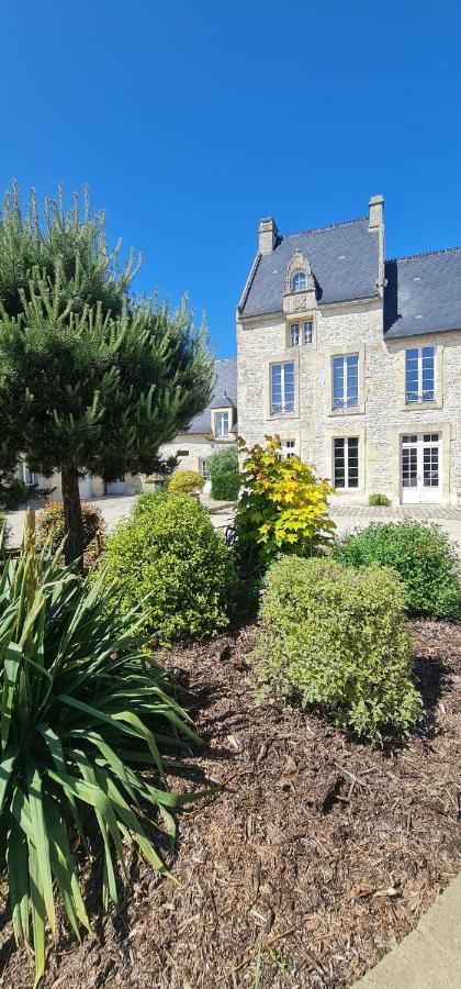 Отель Le Manoir Des Marronniers Sully  Экстерьер фото