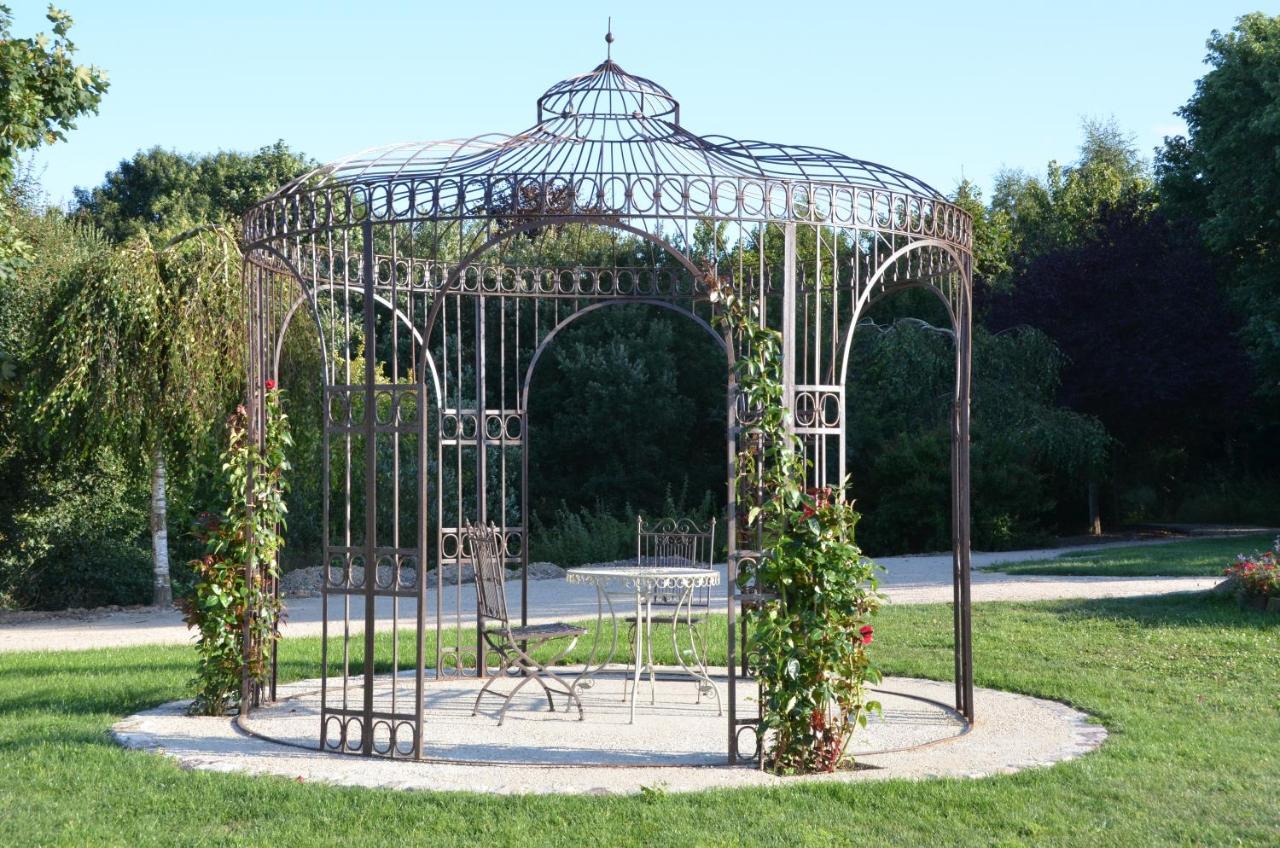 Отель Le Manoir Des Marronniers Sully  Экстерьер фото